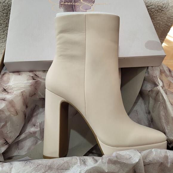 NIB Jessica Simpson Vilatta Bootie Fashion Platform Boot Chalk women size 9.5 - Picture 1 of 4